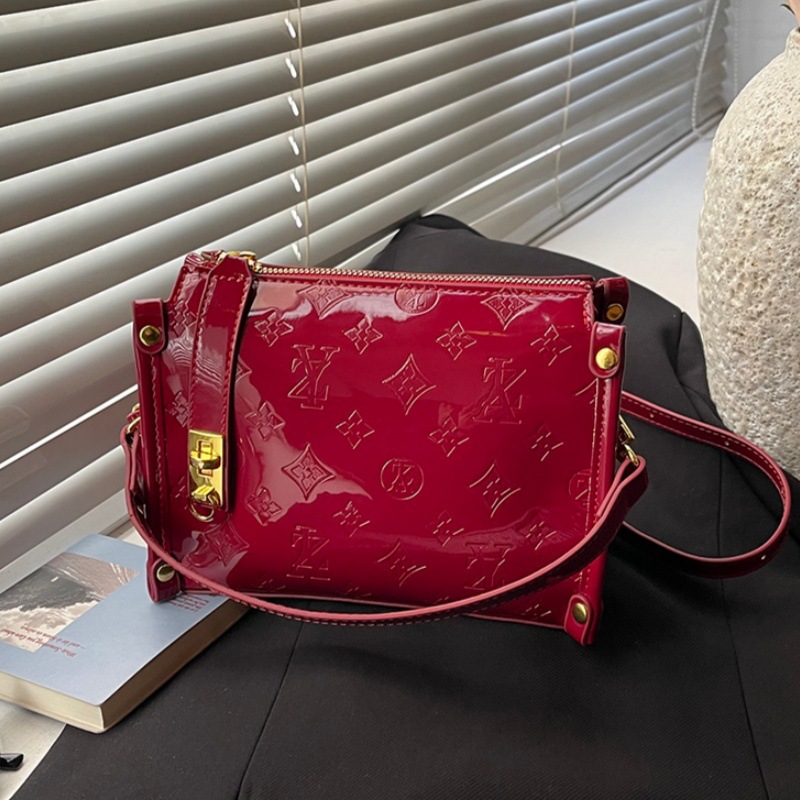 مجموعة التصميم الكلاسيكي 2026  - مراجعة Women Bags Collection وسعره