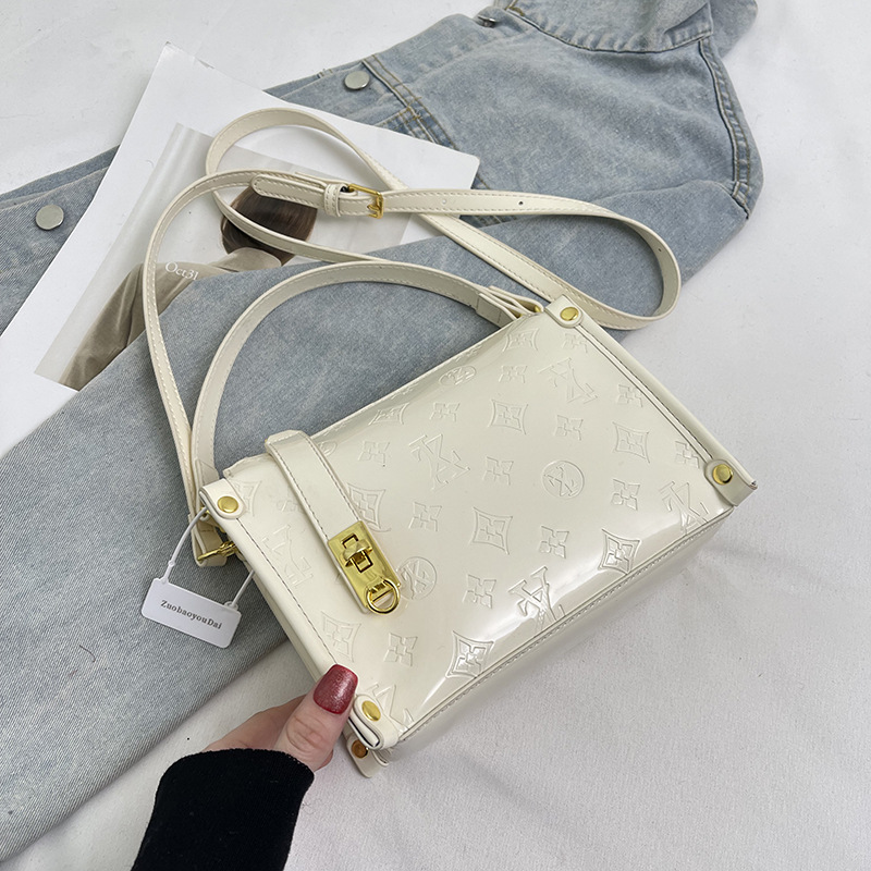 مجموعة التصميم الكلاسيكي 2026  - مراجعة Women Bags Collection وسعره