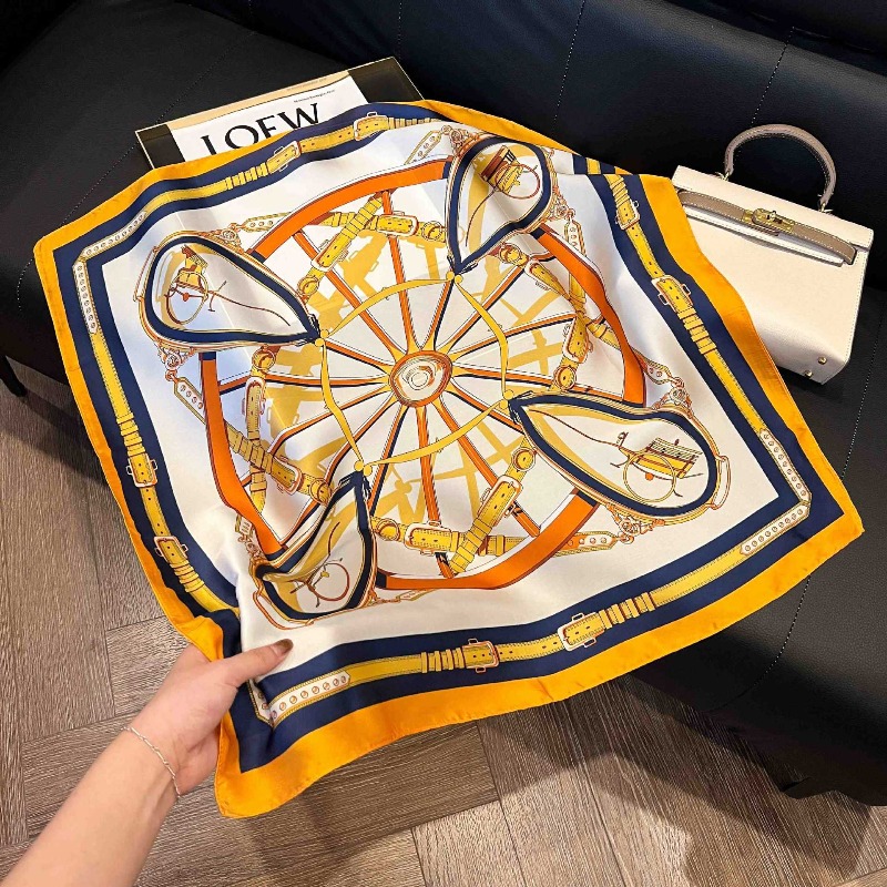 وشاح حريري مربع نحيف بتصميم فا - مراجعة Women Bags Online وسعره